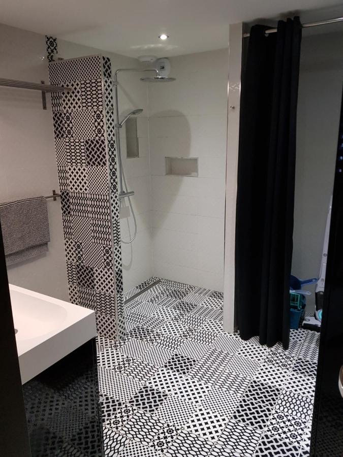 Bel Appartement Spacieux Et Confortable Idealement Situe Амбоаз Екстериор снимка